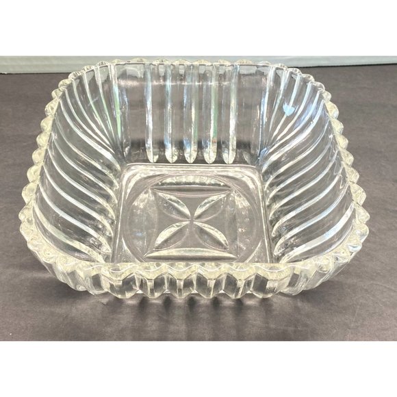 Vintage Clear Glass Decorative Serving Bowl Candy Dish 6.25" Across - Picture 6 of 9